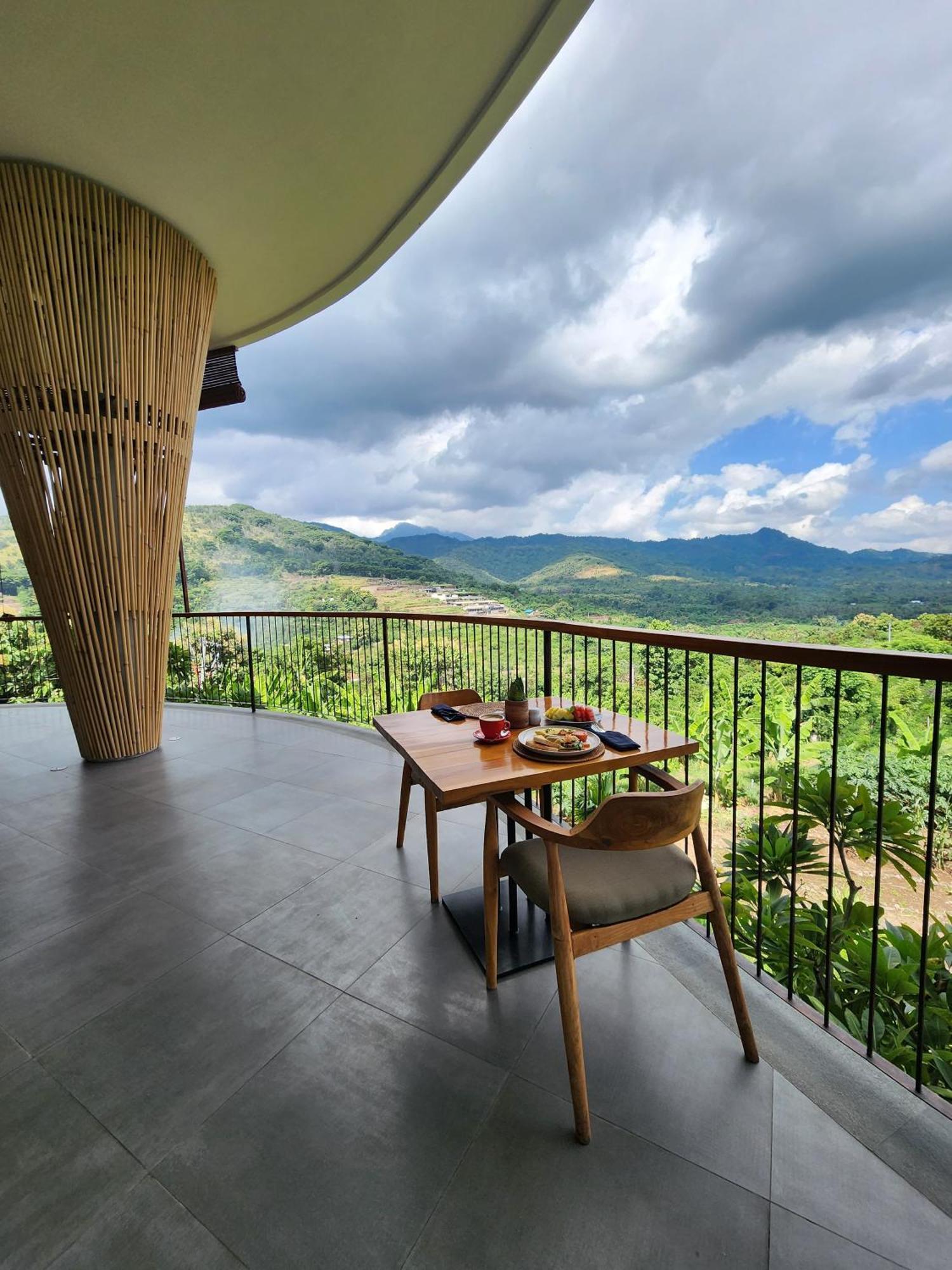 Bukit Barat Sumberkima Villa *
